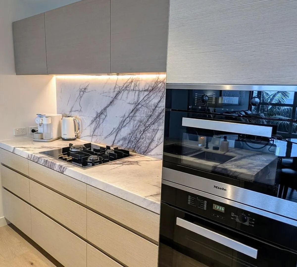 Beachfront Ocean Views Luxe 2B2B Gold Coast Apartment