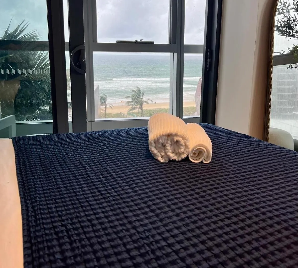Beachfront Ocean Views Luxe 2B2B Gold Coast