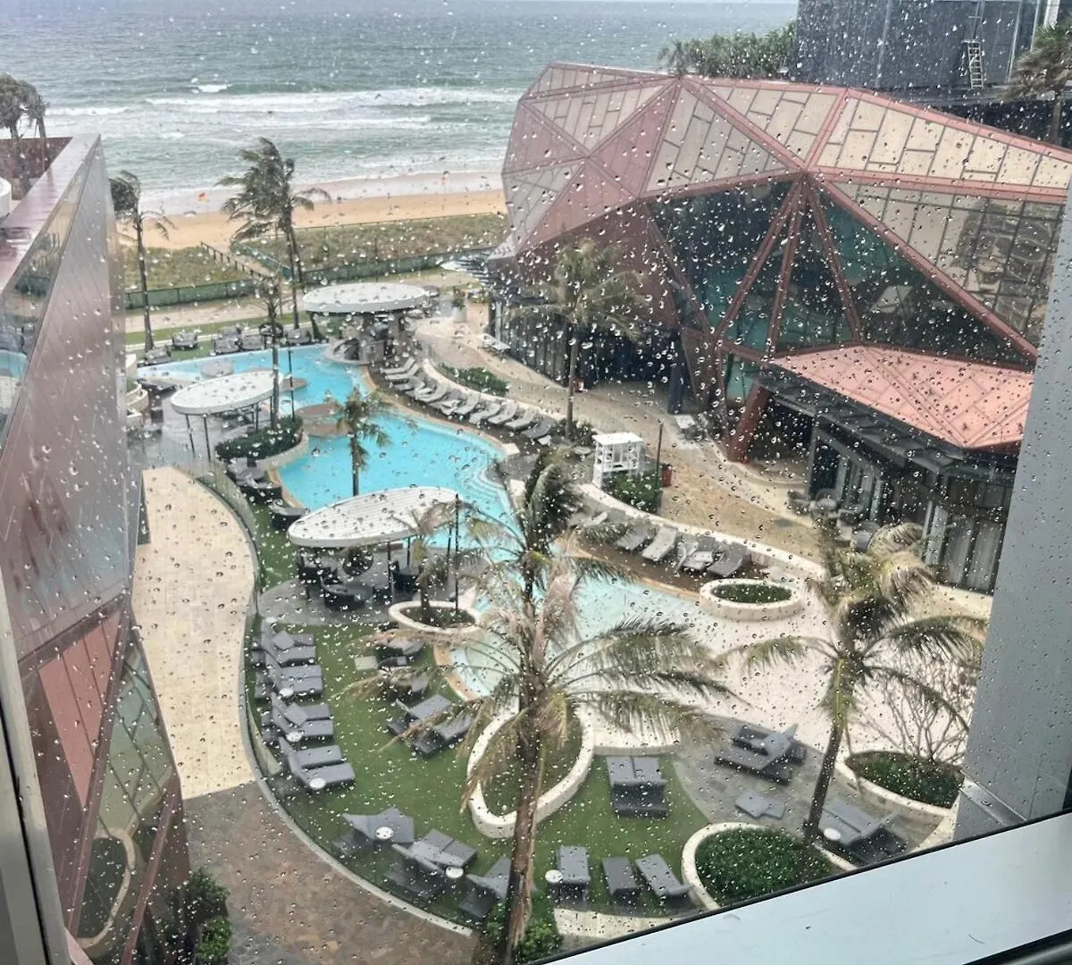 Apartment Beachfront Ocean Views Luxe 2B2B Gold Coast