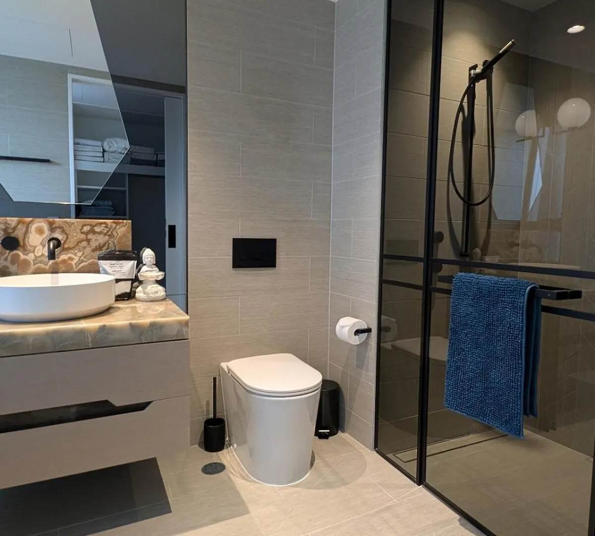 Beachfront Ocean Views Luxe 2B2B Gold Coast