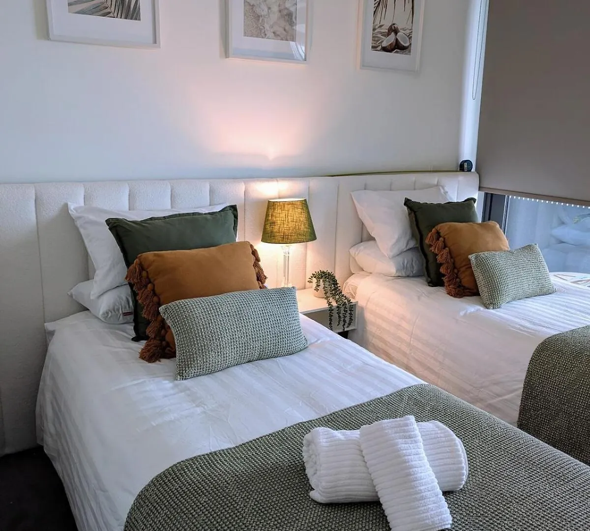 Beachfront Ocean Views Luxe 2B2B Gold Coast Apartment