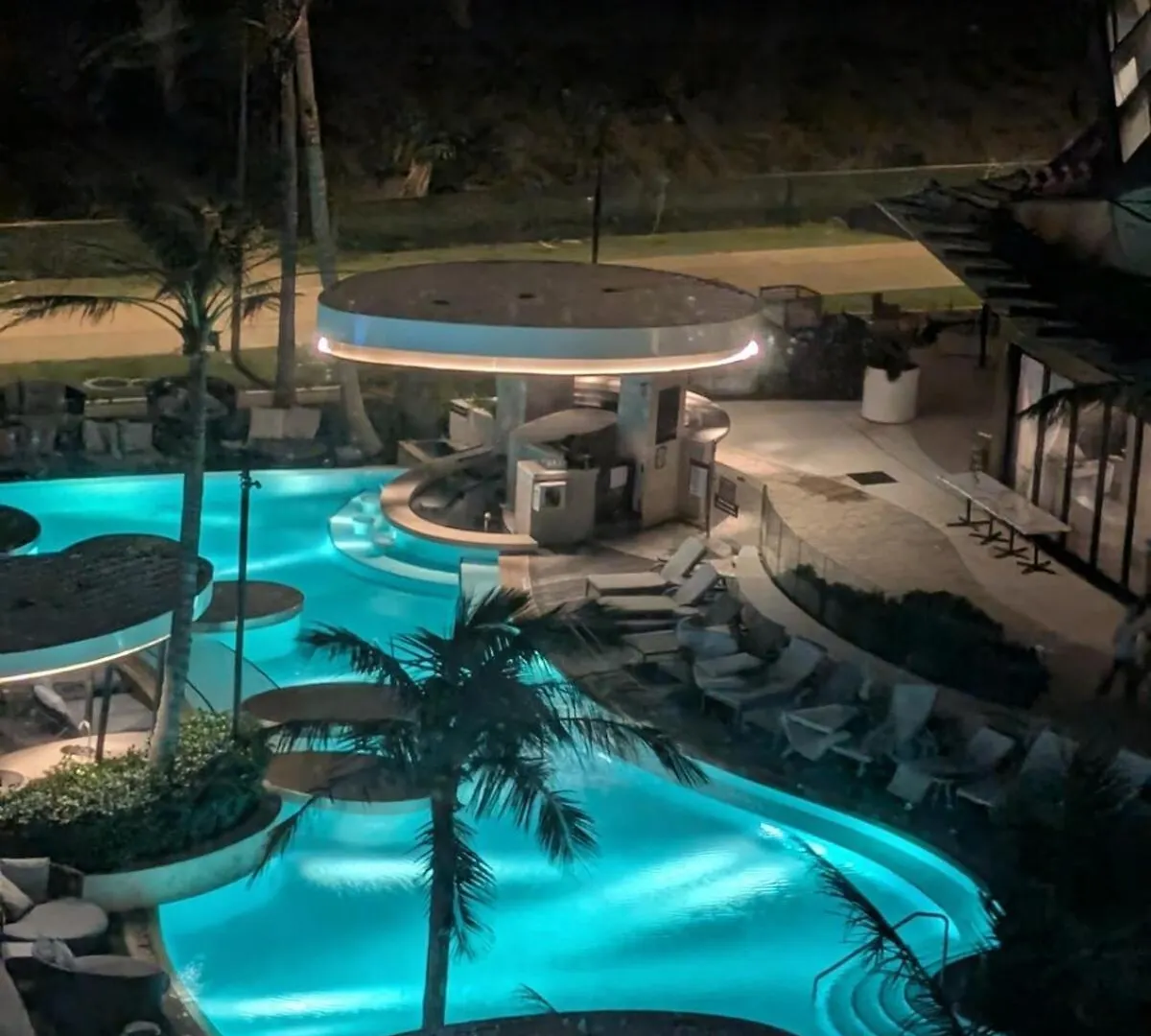 Apartment Beachfront Ocean Views Luxe 2B2B Gold Coast Australia
